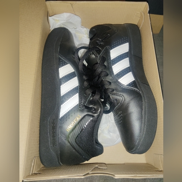 Tyshawn Mid Show - Picture 3 of 4